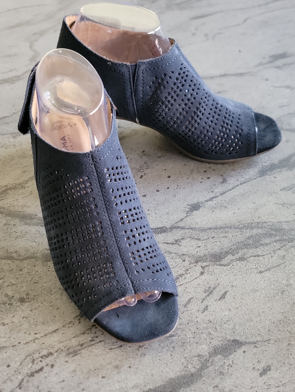 SONOMA Vitalize Ortholite Lisbeth Suede Upper Healed Sandals Size 8M Navy NWOT